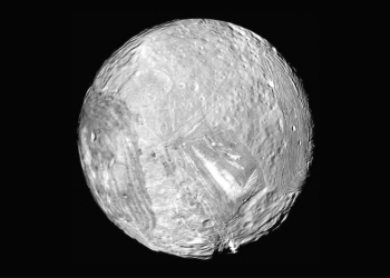 ইউরেনাসের চাঁদে | চিত্র: নাসা