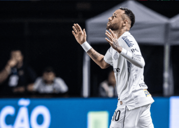 Neymar is the man of the match in Santos' return