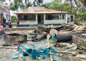 Mazar Set on Fire and Vandalized at Midnight in Amtali