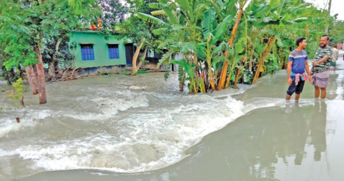 মানবসৃষ্ট জলাবদ্ধতায় তিন হাজার পরিবার পানিবন্দি | Spostobadi Man Made Waterlogging in Kalapara Leaves 3000 Families Marooned