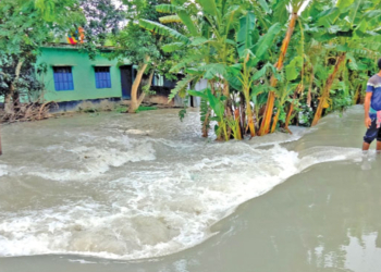 মানবসৃষ্ট জলাবদ্ধতায় তিন হাজার পরিবার পানিবন্দি | Spostobadi Man Made Waterlogging in Kalapara Leaves 3000 Families Marooned
